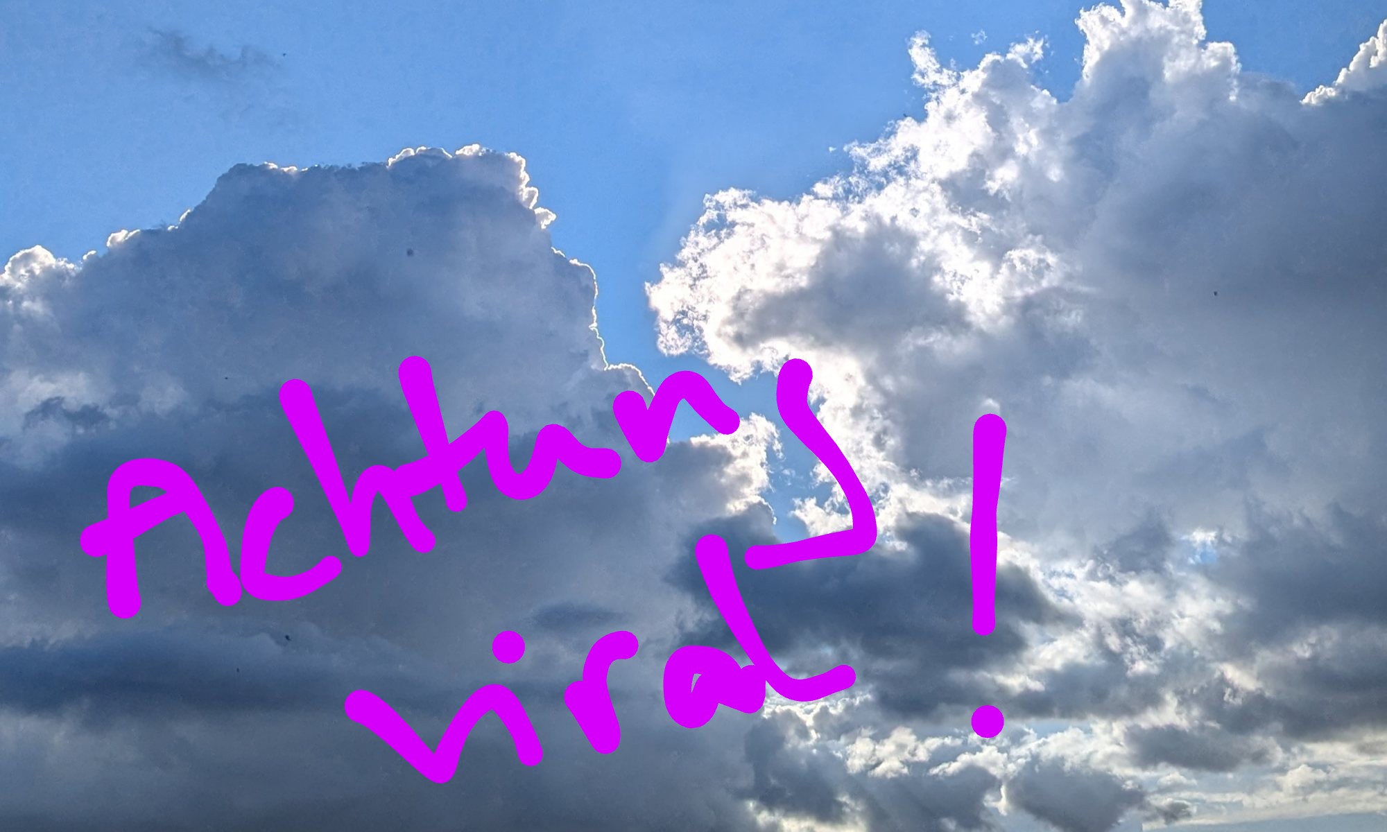 Auf einer Wolke ist der Schriftzug: Achtung viral! zu lesen. Sinnbild für die Hoffnung auf ein virales Video auf Instagram