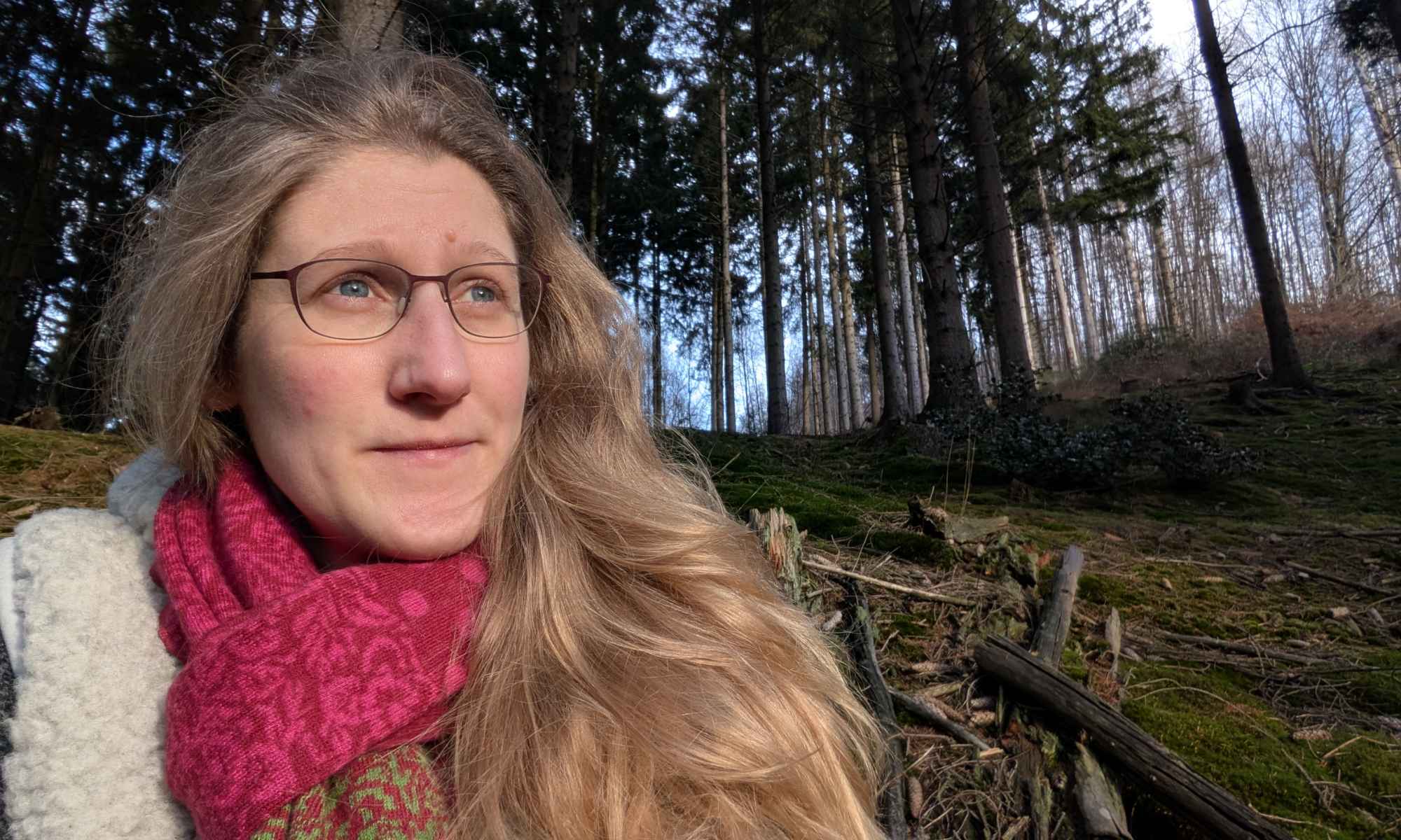 Dorothee schaut leicht genervt, vielleicht ein akuter Anfall von Social Müdia