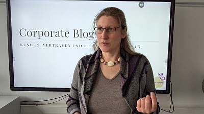 Dorothee referiert bei der Bergischen VHS zum Thema Bloggen für Selbständige